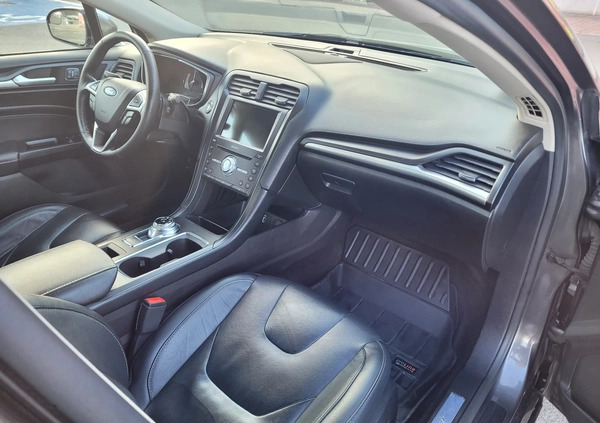Ford Fusion cena 53000 przebieg: 132100, rok produkcji 2017 z Bełchatów małe 631